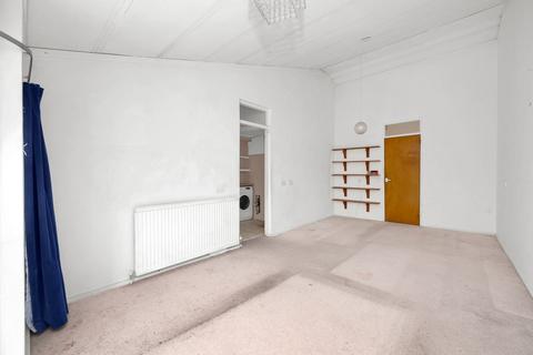 2 bedroom flat for sale, Wellesley Road, London, W4