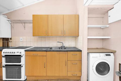2 bedroom flat for sale, Wellesley Road, London, W4