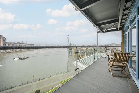 2 bedroom flat for sale, Western Beach, Royal Docks, London, E16