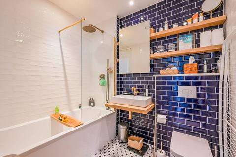 2 bedroom flat to rent, Agar House, Tower Hamlets, London, E14