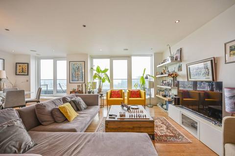 2 bedroom flat for sale, Adriatic Apartments, Royal Docks, London, E16