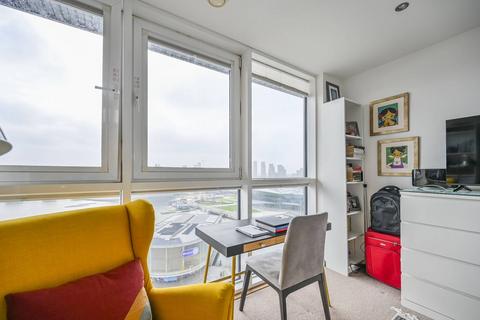2 bedroom flat for sale, Adriatic Apartments, Royal Docks, London, E16