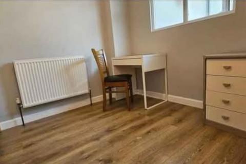 undefined, Uxbridge Road, Feltham TW13