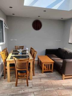 undefined, Uxbridge Road, Feltham TW13