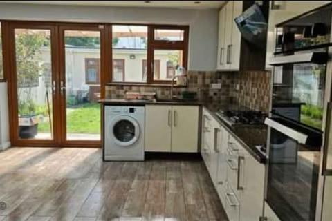 undefined, Uxbridge Road, Feltham TW13