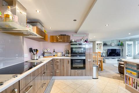 3 bedroom semi-detached house for sale, Barling Road, Southend-on-sea, SS3
