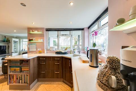 3 bedroom semi-detached house for sale, Barling Road, Southend-on-sea, SS3