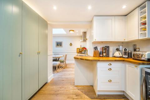 2 bedroom flat for sale, Wharfedale Street, London SW10