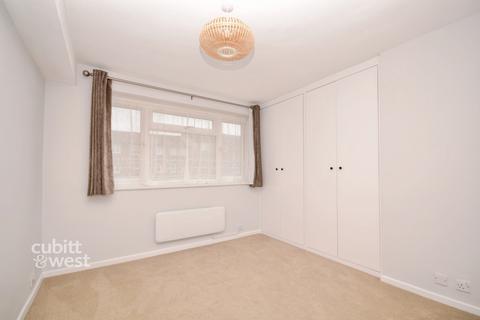 2 bedroom apartment to rent, Bardsley Close, Croydon CR0