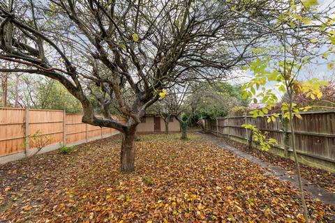 undefined, Queen Elizabeths Drive, London N14
