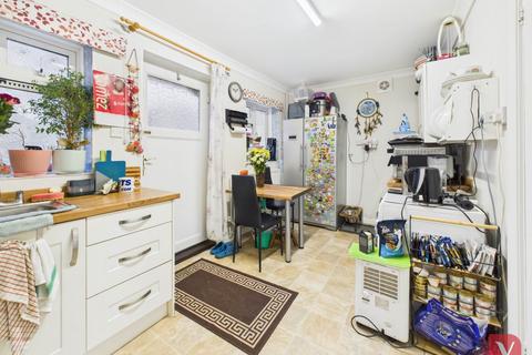 undefined, Derwent Road, Luton LU2