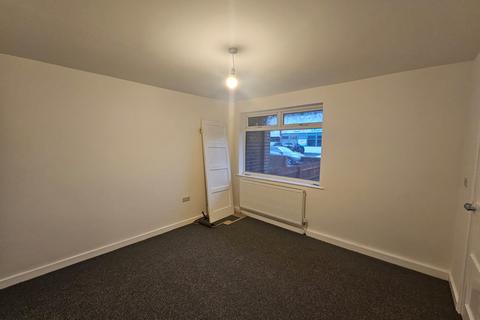 1 bedroom ground floor flat to rent, Glasgow Road, Jarrow NE32