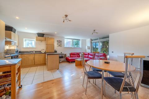 Hunt Close, Holland Park, London, W11