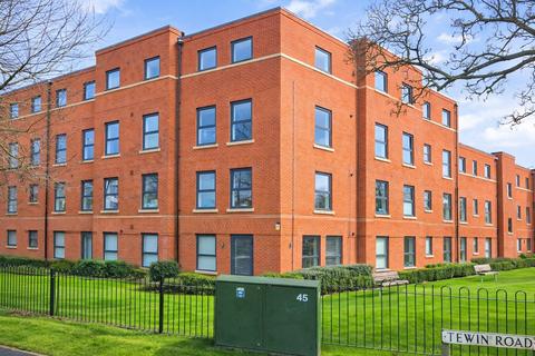 2 bedroom flat for sale, Bridge Road East, Welwyn Garden City, AL7