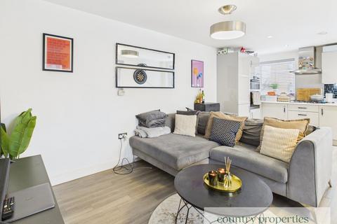 2 bedroom flat for sale, Bridge Road East, Welwyn Garden City, AL7