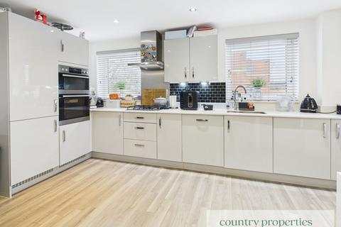 2 bedroom flat for sale, Bridge Road East, Welwyn Garden City, AL7