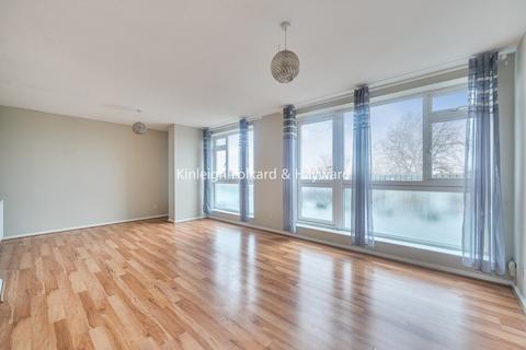 3 bedroom flat to rent, Foxgrove Road, Beckenham, BR3