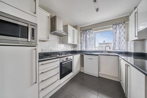 3 bedroom flat to rent, Foxgrove Road, Beckenham, BR3