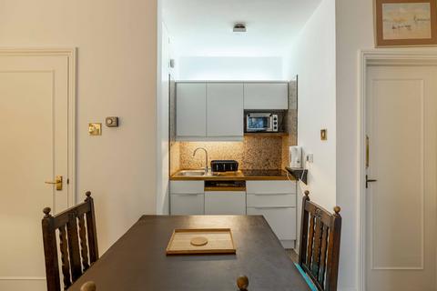 Studio to rent, Cranley Gardens, South Kensington, London, SW7