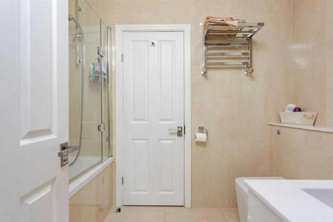 3 bedroom flat to rent, Aylmer Road Hampstead Garden Suburb N2