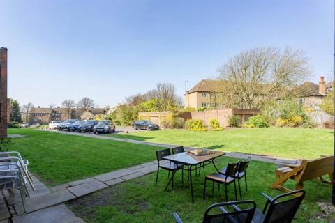 3 bedroom flat to rent, Aylmer Road Hampstead Garden Suburb N2