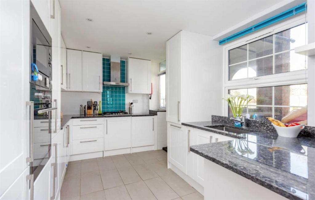 Manor-court-aylmer-road-london-n2