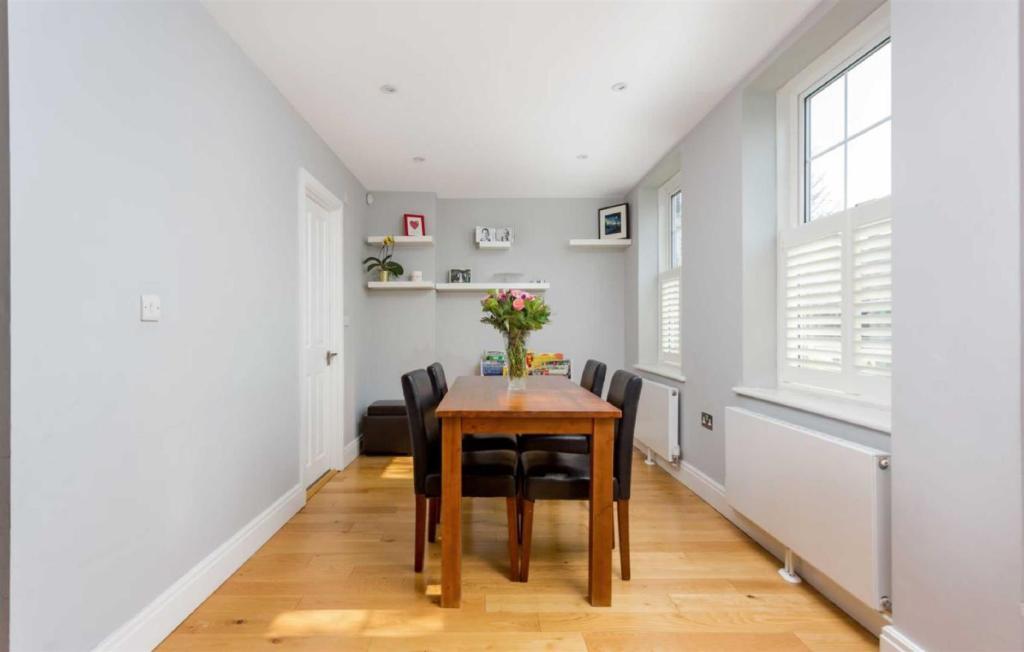 Manor-court-aylmer-road-london-n2