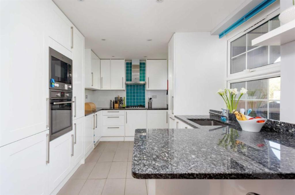 Manor-court-aylmer-road-london-n2