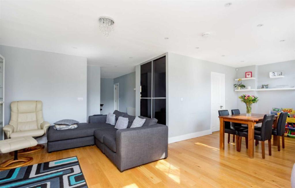Manor-court-aylmer-road-london-n2