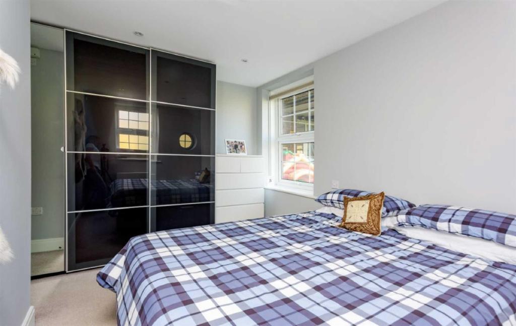 Manor-court-aylmer-road-london-n2