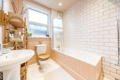 2 bedroom flat for sale, Northlands Street, London SE5