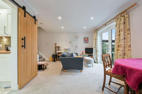 2 bedroom end of terrace house for sale, Crowhurst Mead, Godstone RH9