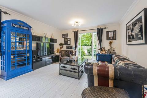 2 bedroom flat to rent, Hollyfield Road, Surbiton KT5