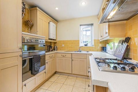 2 bedroom flat to rent, Hollyfield Road, Surbiton KT5