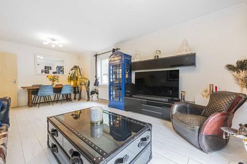 2 bedroom flat to rent, Hollyfield Road, Surbiton KT5