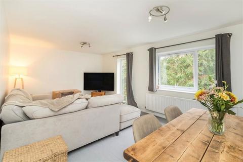 2 bedroom flat to rent, Kemnal Road, Chislehurst BR7