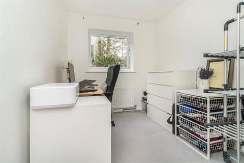 2 bedroom flat to rent, Kemnal Road, Chislehurst BR7