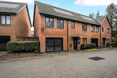 undefined, Hoad Crescent, Surrey GU22