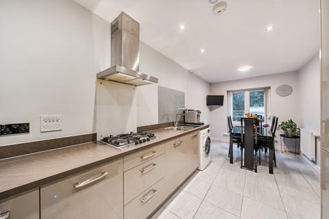 undefined, Hoad Crescent, Surrey GU22
