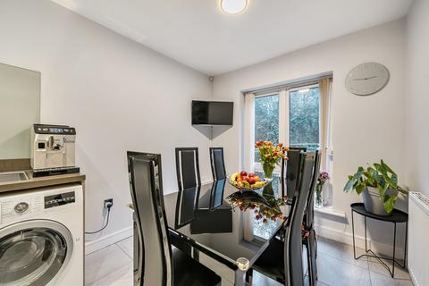 undefined, Hoad Crescent, Surrey GU22