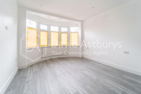 5 bedroom semi-detached house to rent, Ecclesbourne Gardens, Palmers Green, London