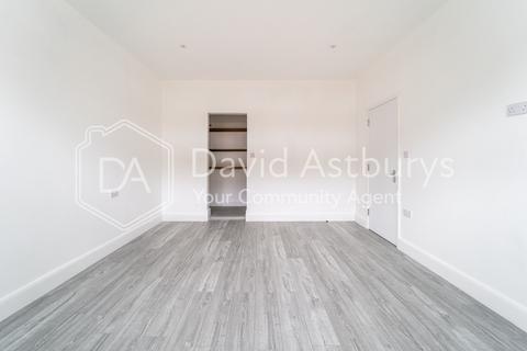5 bedroom semi-detached house to rent, Ecclesbourne Gardens, Palmers Green, London