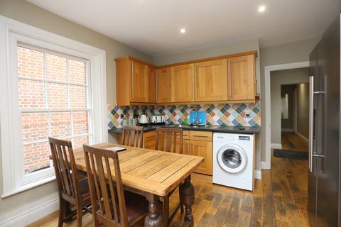 3 bedroom apartment to rent, High Street, Southampton SO32