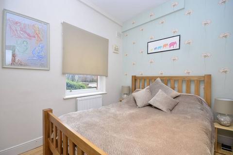 2 bedroom flat to rent, Frognal, Hampstead, London, NW3