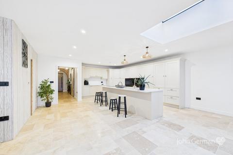 4 bedroom detached house for sale, Henhurst Hill, Burton-on-Trent