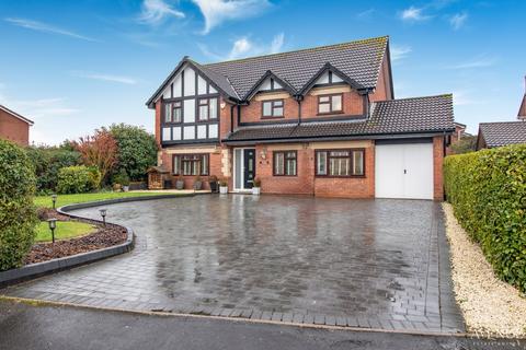 4 bedroom detached house for sale, Tudor Close, Lichfield.