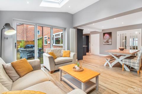 4 bedroom detached house for sale, Tudor Close, Lichfield.