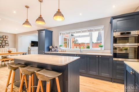 4 bedroom detached house for sale, Tudor Close, Lichfield.