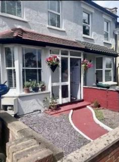 2 bedroom terraced house to rent, Brunswick Park Road, London N11
