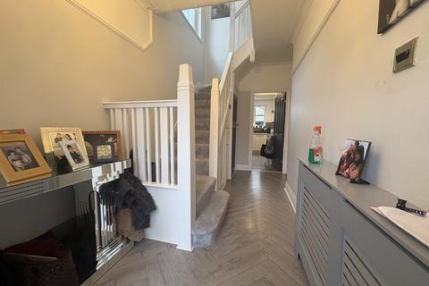 3 bedroom semi-detached house for sale, Hill Crest, Potters Bar EN6
